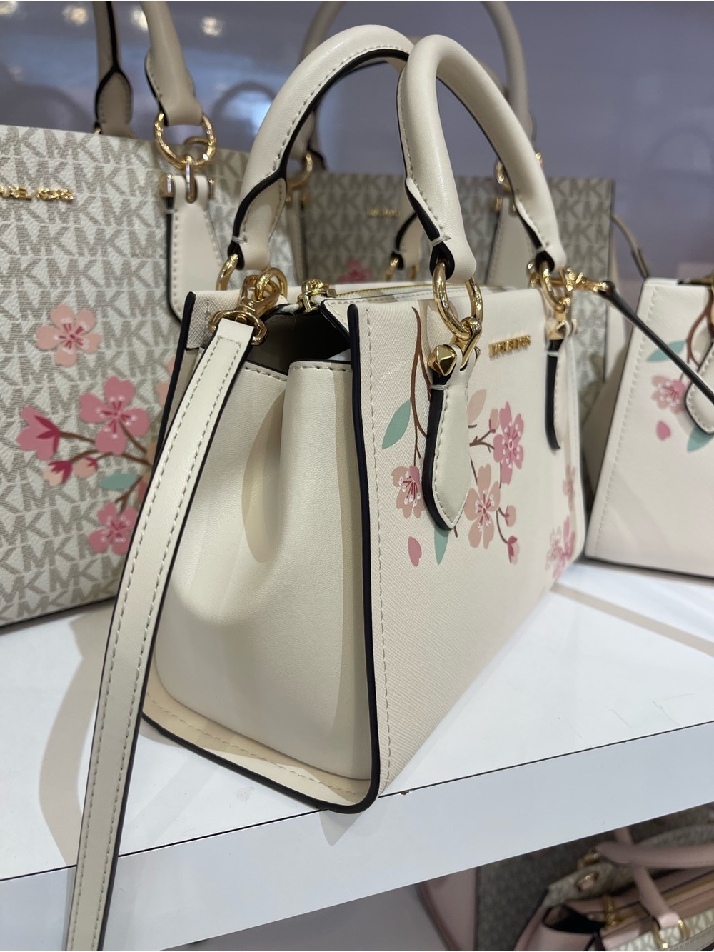 MICHAEL KORS Marilyn Small Embellished Satchel Crossbody Messenger
Lt Cream
NWT - Picture 16 of 16